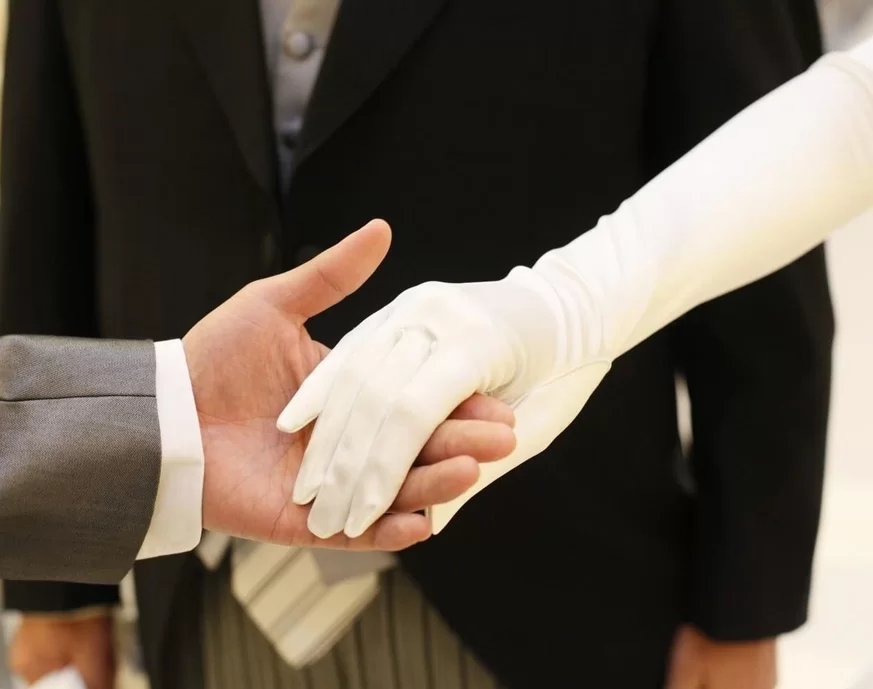 Etiquette Gloves